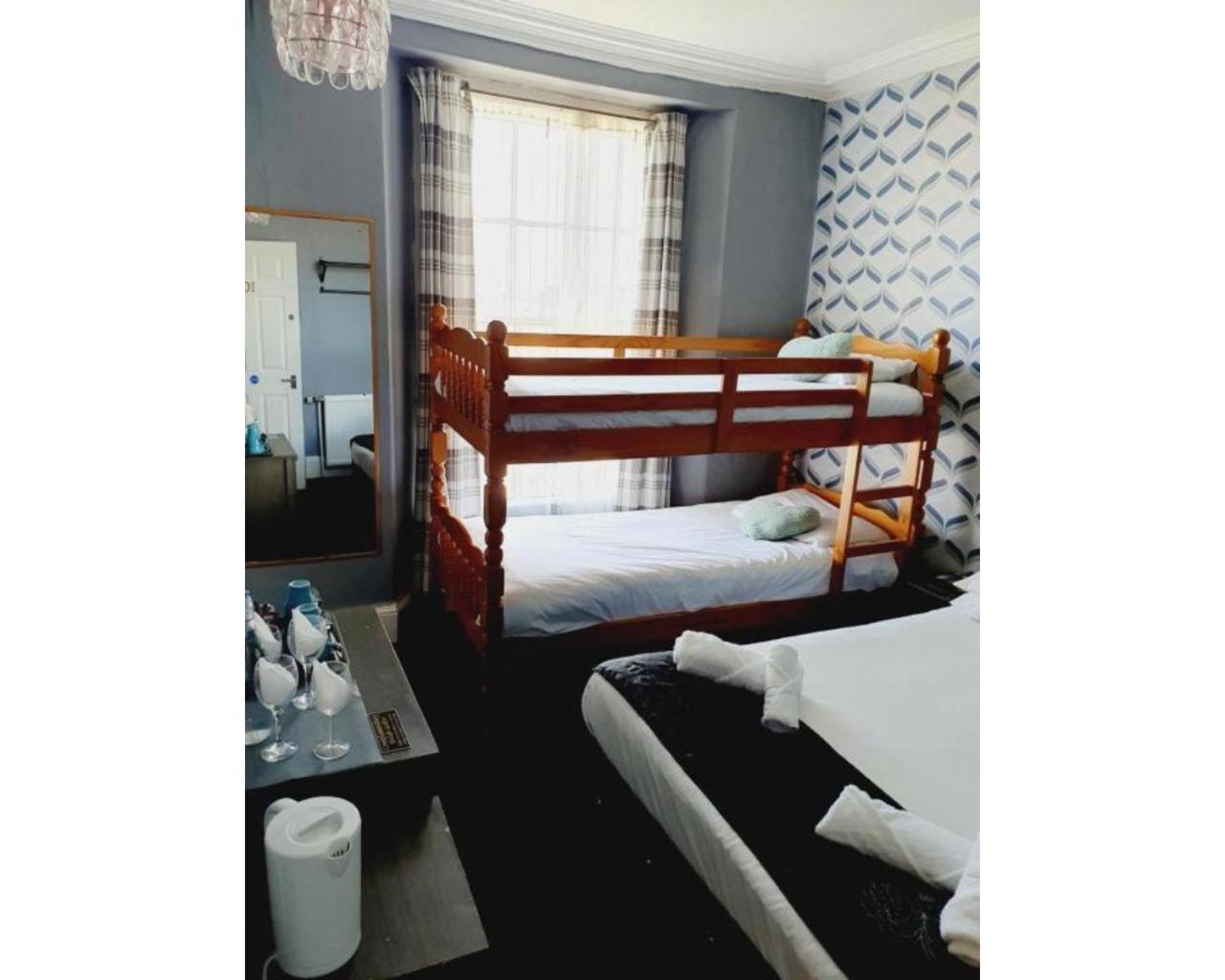 The 3* Llandudno
